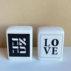 Lenny Mud LOVE Salt and Pepper Shakers ceramic black white in Hebrew and English
